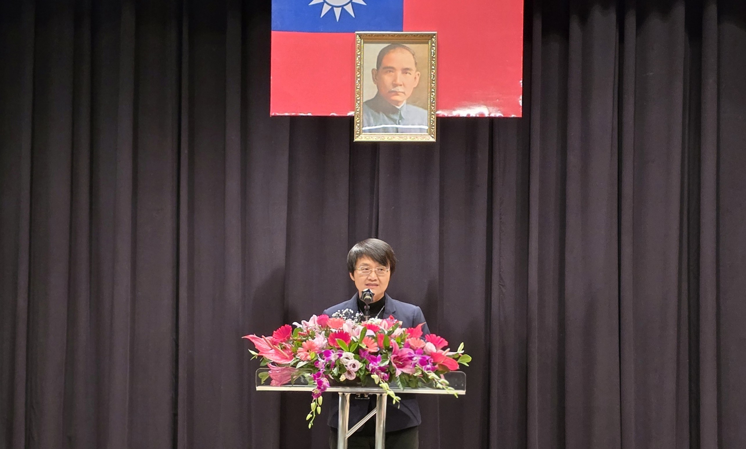 Hakka Affairs Council Minister Ku Hsiu-fei delivers her speech